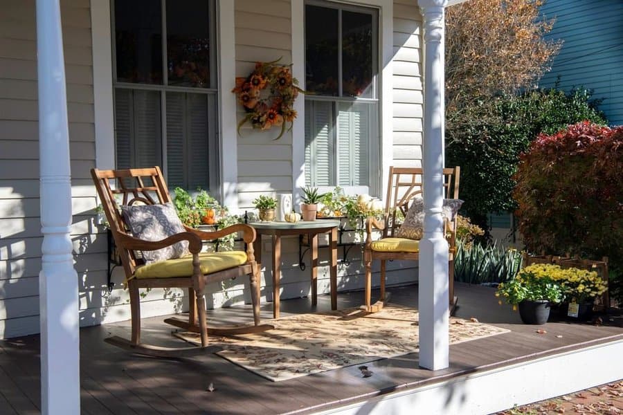 small-porch-seating-image-4