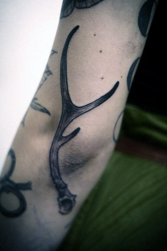 Small Simple Antler Black Ink Shaded Guys Tattoos