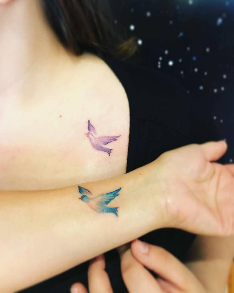 small-simple-color-mother-daughter-tattoo-luminaryink_tattoos_vermont