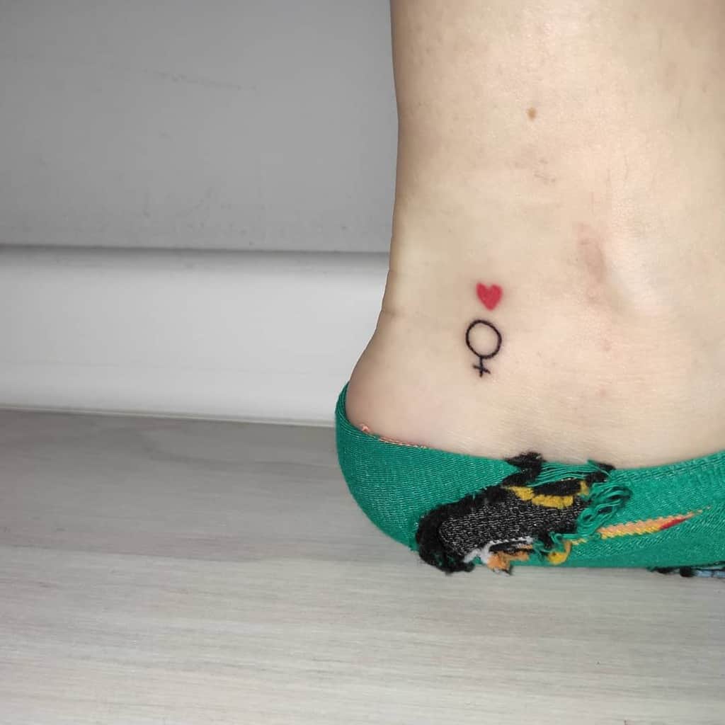 small-tiny-female-tattoo-studionanawrot