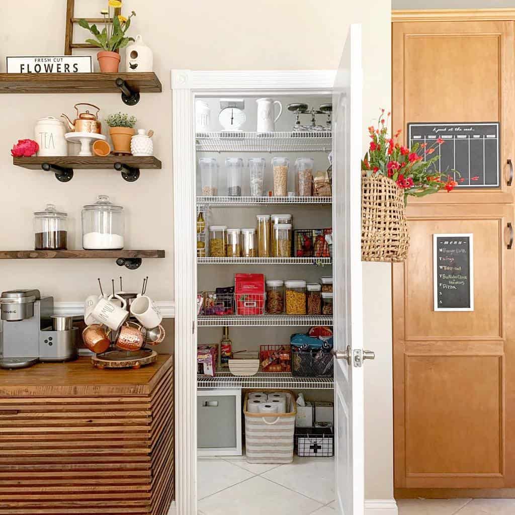 walk-in pantry kitchen 