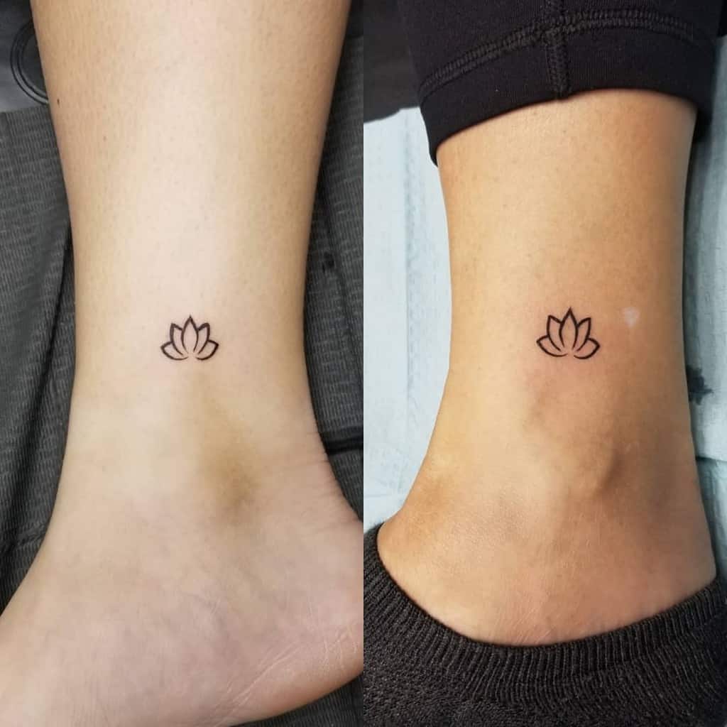 tiny-ankle-mother-daughter-tattoo-tatutomrock