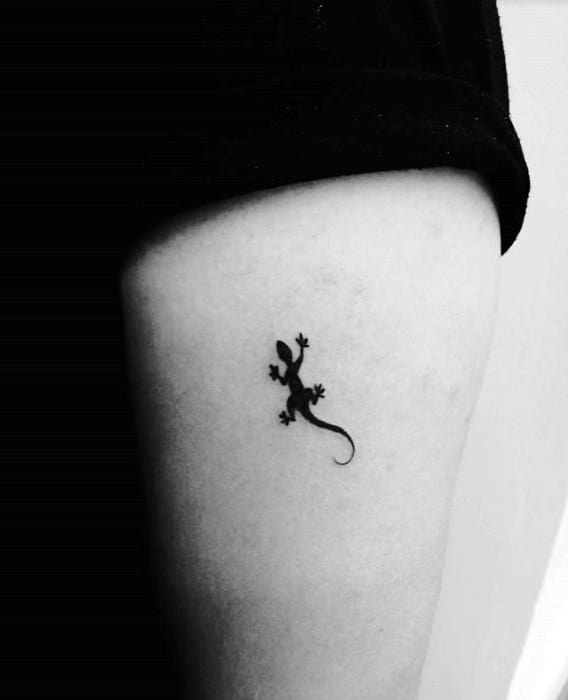 Tiny Guys Tattoos With Gecko Design