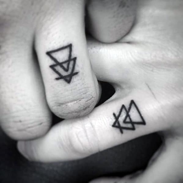 Triangles Geometric Small Creative Mens Knuckle Tattoo Designs