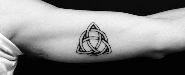 Trinity Knot / Triquetra Symbol: Meaning + History