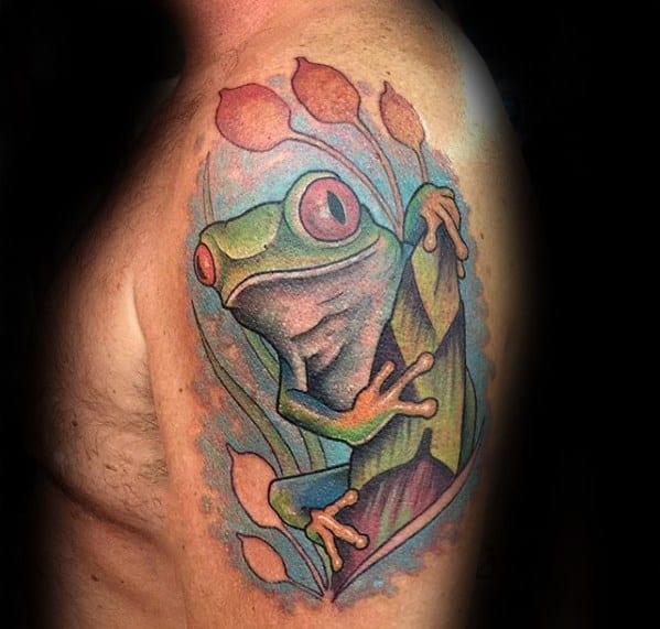 Upper Arm Guy With Tree Frog Tattoo Design