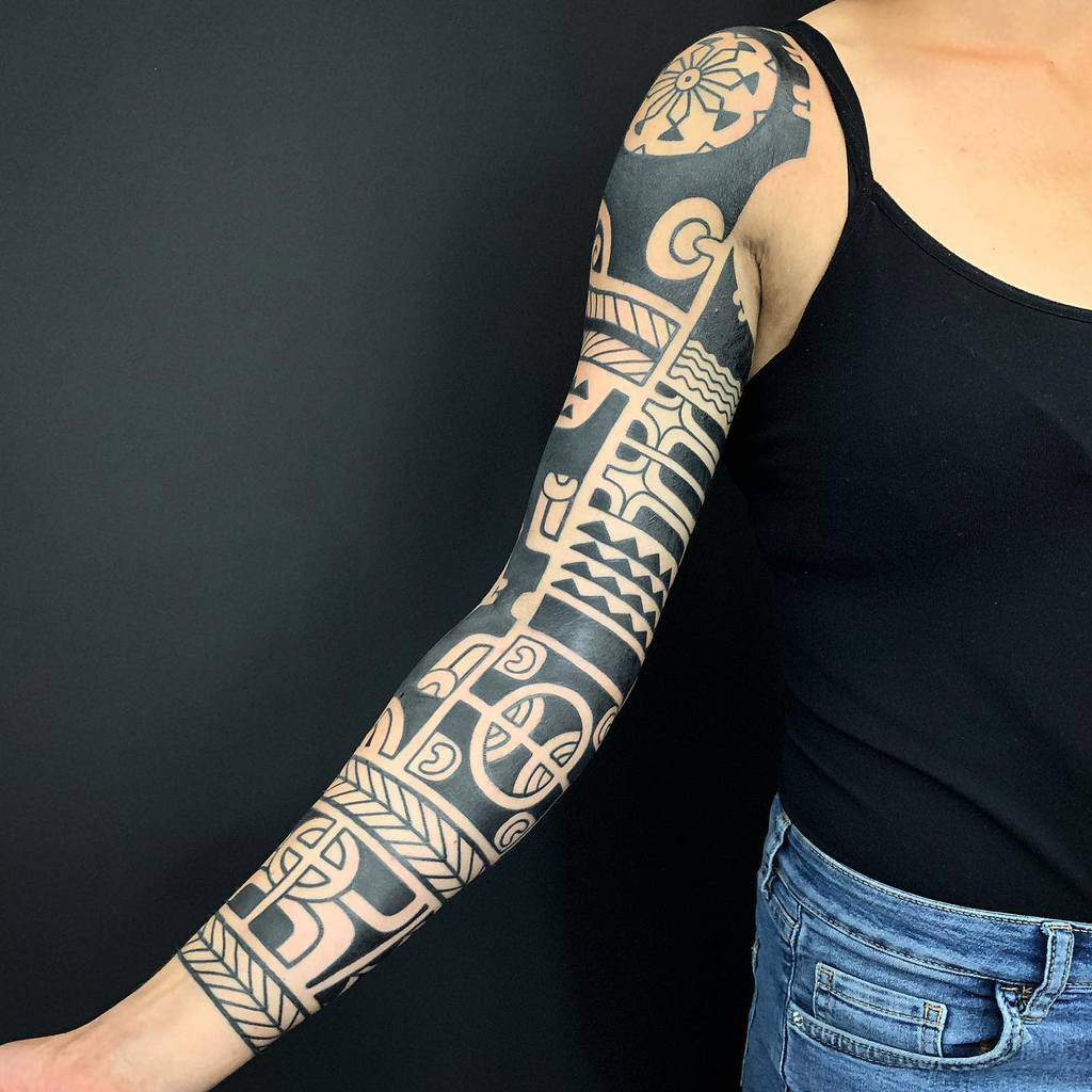 upper arm polynesian tribal tattoo colinzumbro