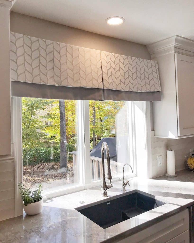 Elegant Kitchen Curtain Ideas to Complement Your Culinary Space