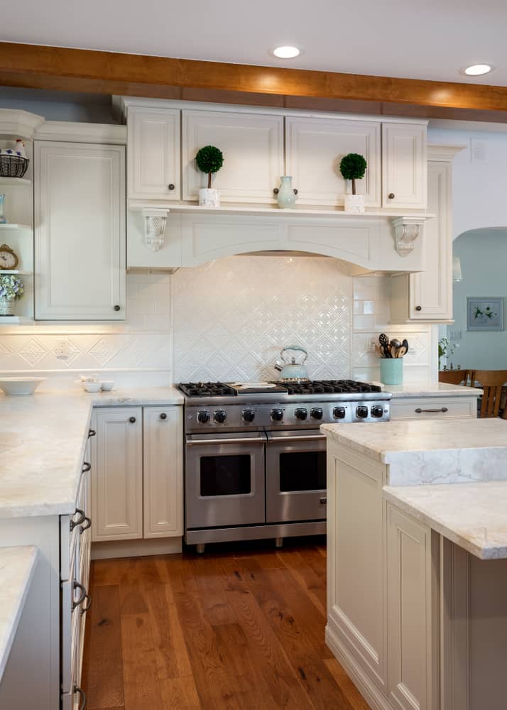 white farmhouse kitchen tile splashback hardwood floors 