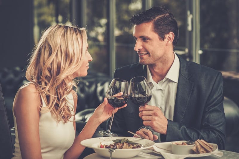 woman and man dating in a restaurant