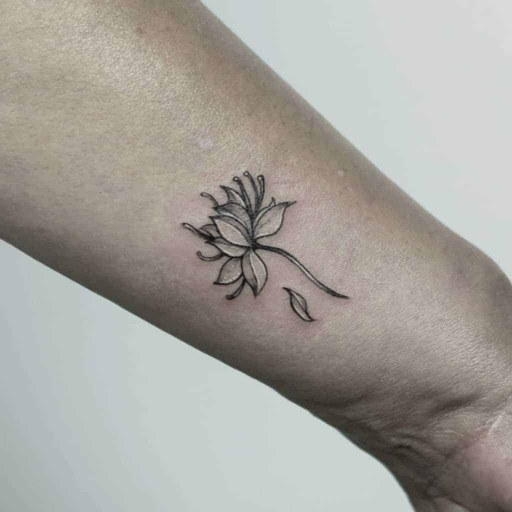wrist-simple-flower-tattoos-huseyinkartaltattoo