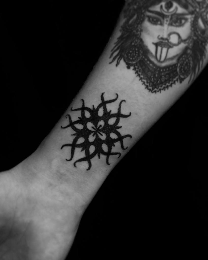 wrist simple tribal tattoos hends_dyak