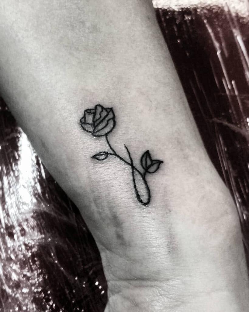 wrist tiny rose tattoos dark.fat.line