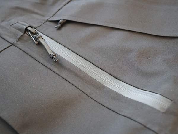 Ykk Aquaguard Water Resistant Zippers On Dakine Sawtooth 3l Jacket